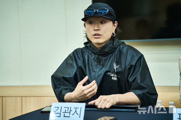  [서울=뉴시스]20일 서울 종로구 세종문화회관 아티스트라운지에서 열린 싱크 넥스트 26 현대무용 작품 '킬링 하이라키' 라운드인터뷰에서 안무가 김관지가 발언하고 있다. (사진=세종문화회관 제공)