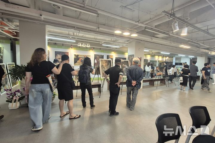 [동두천=뉴시스] 워낭소리 사진전. (사진=동두천시 제공) photo@newsis.com