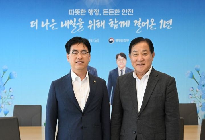 [평창=뉴시스] 20일 심재국 평창군수가 세종정부청사를 방문해 지역 핵심 현안에 대한 국비 반영을 건의하고 있다. (사진=평창군 제공) 2026.07.20. photo@newsis.com *재판매 및 DB 금지