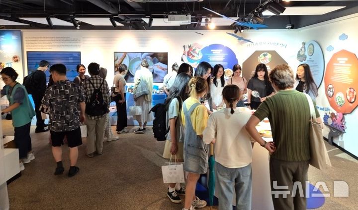 [포항=뉴시스] = 서울 종로구 한식 문화 공간 이음에서 열린 '포항 미식 팝업 홍보관'. 2026.07.20. photo@newsis.com