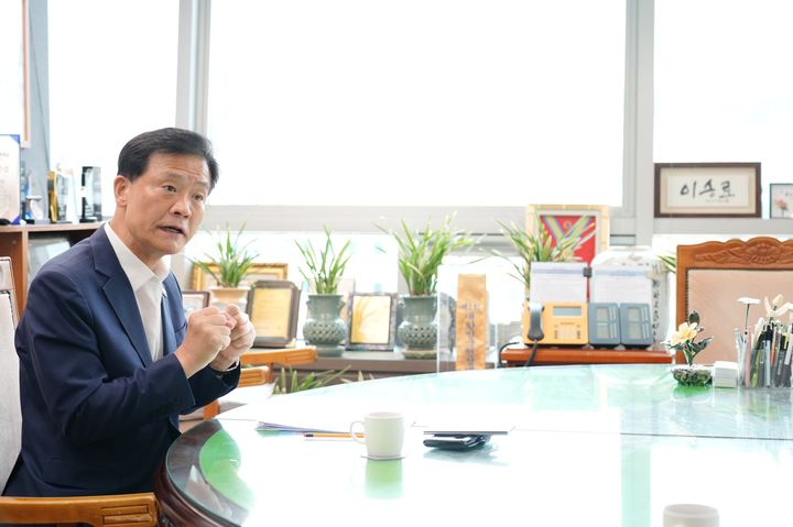 [서울=뉴시스] 뉴시스와 인터뷰하는 이승로 성북구청장. (사진=성북구 제공) 2026.07.16. photo@newsis.com *재판매 및 DB 금지