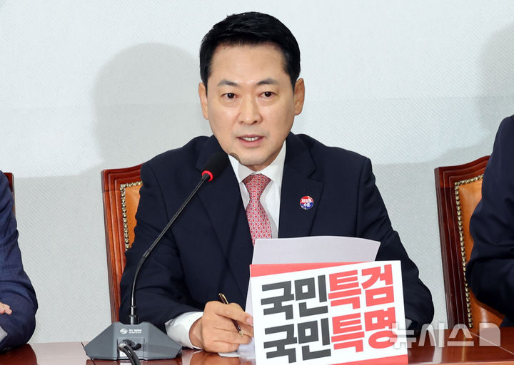 [서울=뉴시스] 최진석 기자 = 장동혁 국민의힘 대표가 20일 여의도 국회에서 열린 최고위원회의에서 발언하고 있다. 2026.07.19. myjs@newsis.com