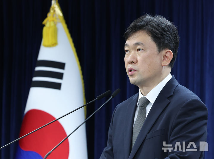 [서울=뉴시스] 조수정 기자 = 윤민호 통일부 대변인이 7월 20일 오전 서울 종로구 정부서울청사에서 정례브리핑을 하고 있다. 2026.08.31. chocrystal@newsis.com