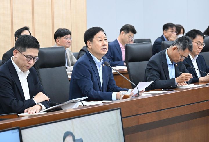 [서울=뉴시스] 구윤철 부총리 겸 재정경제부 장관이 20일 세종시 정부세종청사에서 열린 재정경제부 확대간부회의에서 발언하고 있다. (사진=재정경제부 제공) 2026.07.20. photo@newsis.com *재판매 및 DB 금지
