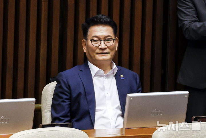 [서울=뉴시스] 정병혁 기자 = 송영길 더불어민주당 의원이 20일 서울 여의도 국회에서 열린 제437회 국회(임시회) 제1차 본회의에 참석해 있다. 2026.07.20. jhope@newsis.com