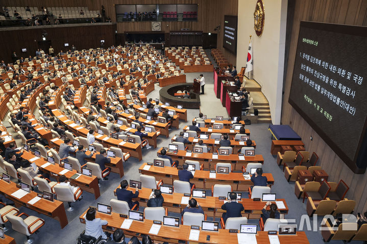 [서울=뉴시스] 정병혁 기자 = 20일 서울 여의도 국회에서 열린 제437회 국회(임시회) 제1차 본회의에서 윤석열·김건희에 의한 내란·외환 및 국정농단 행위의 진상규명을 위한 특별검사 임명 등에 관한 법률 개정안이 상정되어 있다. 2026.07.20. jhope@newsis.com
