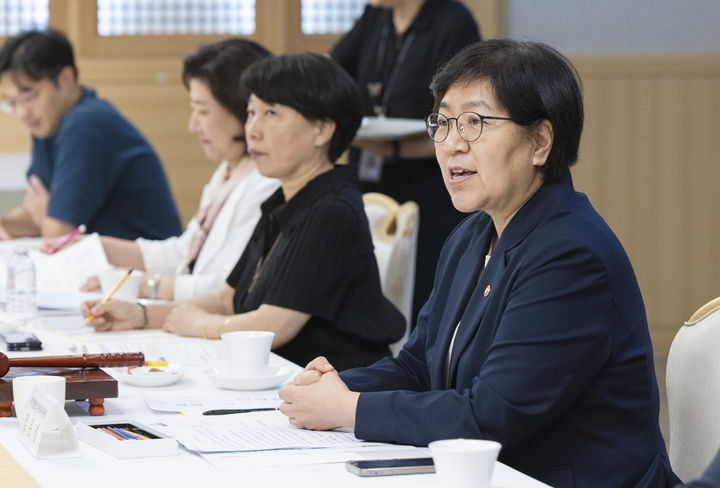[서울=뉴시스] 정은경 보건복지부 장관이 지난 20일 서울 종로구 정부서울청사에서 열린 제79차 중앙생활보장위원회에서 발언하고 있다. (사진=보건복지부 제공) 2026.07.20. photo@newsis.com *재판매 및 DB 금지