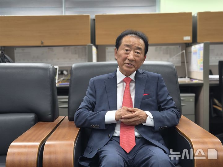 [전주=뉴시스] 김민수기자= 국민의힘 강병무 남원·장수·임실·순창 당협위원장이 21일 전북특별자치도의회 기자실에서 도당위원장 선거에 출마하는 변을 이야기하고 있다. 2026.07.21 leo@newsis.com *재판매 및 DB 금지