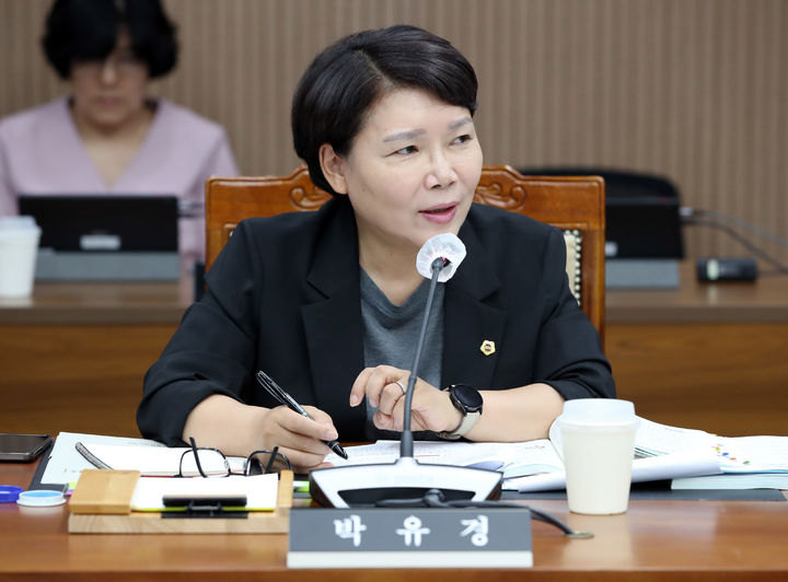 [홍성=뉴시스] 박유경 충남도의원(더불어민주당·비례)이 20일 열린 보건복지환경위원회 회의에서 발언하고 있다. (사진=충남도의회 제공) 2026.07.21 photo@newsis.com *재판매 및 DB 금지