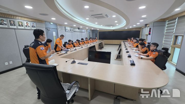 [의정부=뉴시스] 연천 필승교 수위 상승에 비상체계 돌입. (사진=경기도북부소방재난본부 제공) 2026.07.21. photo@newsis.com