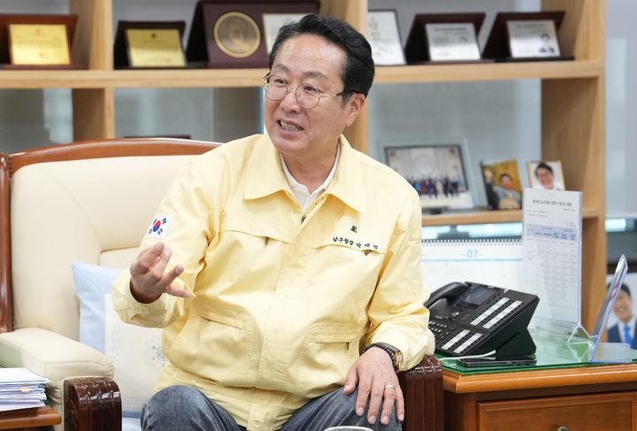 [부산=뉴시스] 20일 박재범 부산 남구청장이 뉴시스와의 인터뷰에서 구정 운영 계획을 전하고 있다. (사진=부산 남구청 제공) 2026.07.22. photo@newsis.com *재판매 및 DB 금지