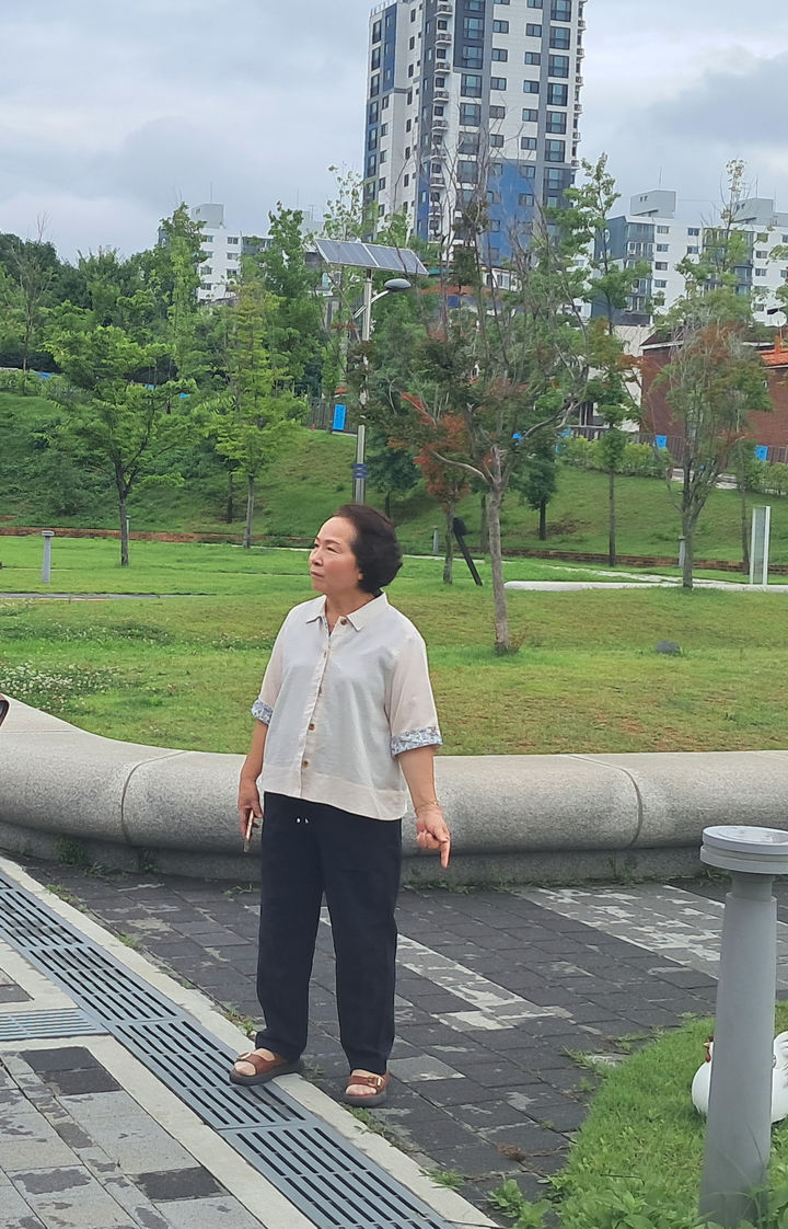 [인천=뉴시스] 엄선웅 인턴기자=상생마을 복합커뮤니티센터의 김윤희 센터장이 인터뷰를 진행하고 있다. *재판매 및 DB 금지 *재판매 및 DB 금지