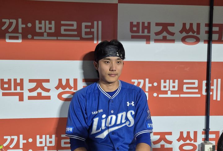 [서울=뉴시스] 문채현 기자 = 프로야구 삼성 라이온즈의 이재현이 21일 서울 고척스카이돔에서 열리는 2026 신한 쏠 KBO리그 키움 히어로즈와의 경기를 마친 뒤 취재진과 인터뷰를 하고 있다. 2026.07.21. dal@newsis.com *재판매 및 DB 금지