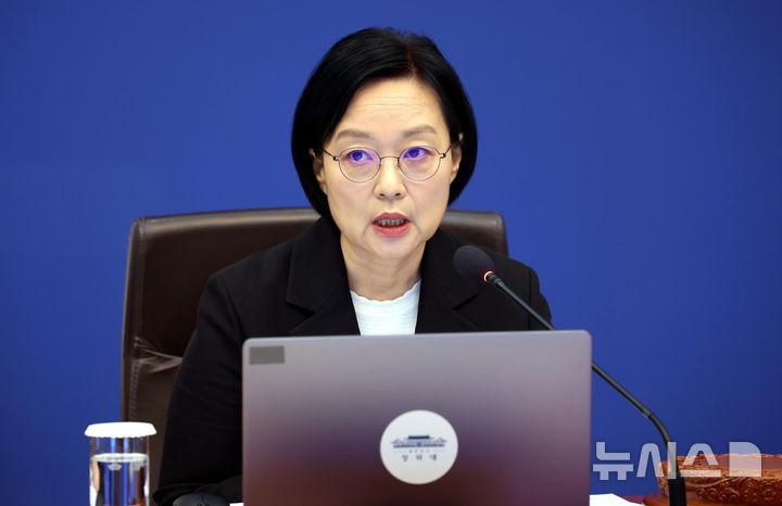 [서울=뉴시스] 김진아 기자 = 한성숙 국무총리가 21일 청와대에서 열린 국무회의에서 발언하고 있다. (청와대통신사진기자단) 2026.07.21. bluesoda@newsis.com