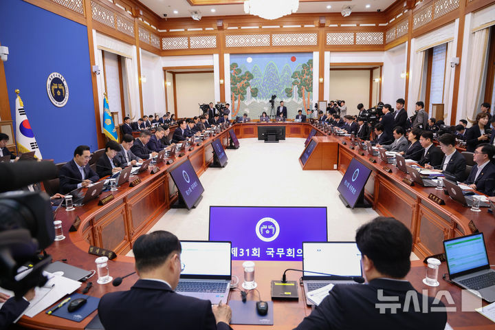 [서울=뉴시스] 김진아 기자 = 이재명 대통령이 21일 청와대에서 열린 국무회의에서 발언하고 있다.(청와대통신사진기자단) 2026.07.21. bluesoda@newsis.com