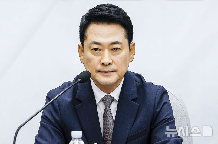 [서울=뉴시스] 정병혁 기자 = 장동혁 국민의힘 대표가 21일 서울 여의도 국회에서 열린 '제9회 전국동시지방선거 투표용지 부족사태 등 국민참정권 침해 진상규명 및 선거관리 개혁을 위한 국정조사특별위원회' 및 '6.3 국민참정권 침해 진상규명 및 선거관리 개혁 특별위원회' 연석회의에서 참석해 있다. 2026.07.21. jhope@newsis.com