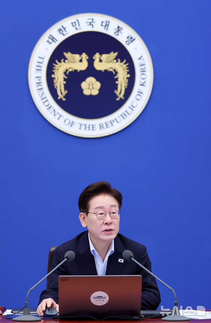 [서울=뉴시스] 김진아 기자 = 이재명 대통령이 21일 청와대에서 열린 국무회의에서 발언하고 있다. (청와대통신사진기자단) 2026.07.21. bluesoda@newsis.com