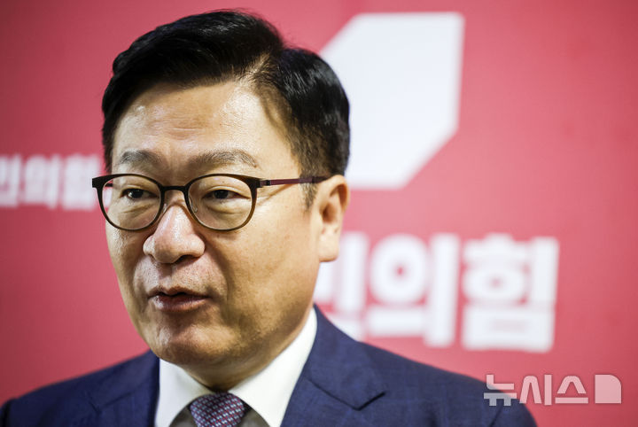 [서울=뉴시스] 정병혁 기자 = 정점식 국민의힘 원내대표가 21일 서울 여의도 국회에서 여야 특검 추천방식 포함 선관위 특검법 합의 관련 백브리핑을 하고 있다. 2026.07.21. jhope@newsis.com