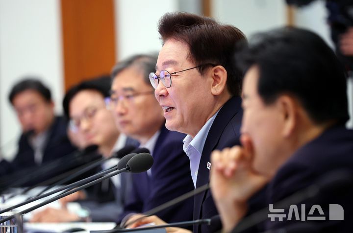 [서울=뉴시스] 김진아 기자 = 이재명 대통령이 21일 청와대에서 열린 국무회의에서 발언하고 있다.(청와대통신사진기자단) 2026.07.21. bluesoda@newsis.com