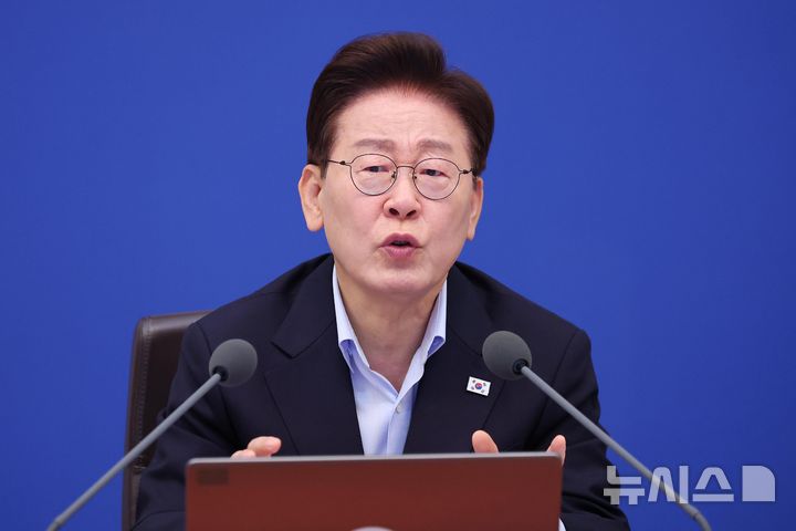 [서울=뉴시스] 김진아 기자 = 이재명 대통령이 21일 청와대에서 열린 국무회의에서 발언하고 있다.(청와대통신사진기자단) 2026.07.21. bluesoda@newsis.com