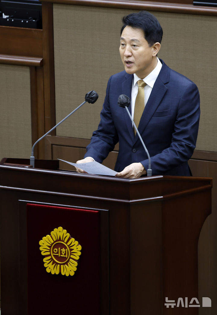 [서울=뉴시스] 김혜진 기자 = 오세훈 서울시장이 21일 서울 중구 서울시의회에서 열린 제338회 임시회 본회의에서 인사말을 하고 있다. 2026.07.21. jini@newsis.com