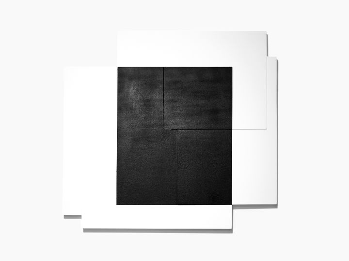 이정태_Black on White_86x81cm_Color on layerd veneer_2026 *재판매 및 DB 금지