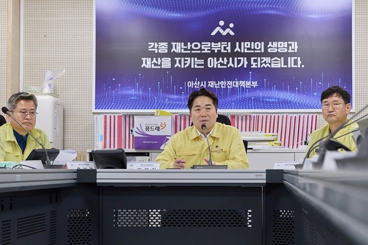 [아산=뉴시스] 오세현 아산시장이 22일 오전 집중호우 관련 긴급 상황점검회의를 주재하고 있다. (사진=아산시 제공) 2026.07.22 photo@newsis.com *재판매 및 DB 금지