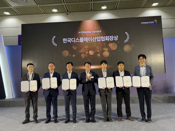 2026 K-디스플레이 어워드 수상식. (왼쪽 세번째) 장석준 이노테크 대표이사. (사진=이노테크) *재판매 및 DB 금지