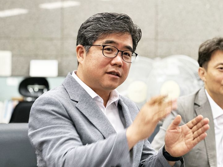 [대전=뉴시스] 22일 조영희 산림청 산림복지국장이 정부대전청사 기자실서 개정된 산지관리법령에 대해 설명하고 있다.kys0505@newsis.com *재판매 및 DB 금지