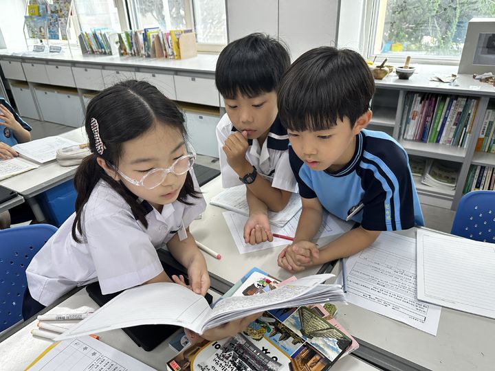 [전남광주=뉴시스] 수업에 집중하고 있는 광주교대 부설초 학생들. (자료사진 = 광주교대 부설초 제공). 2026.07.22. photo@newsis.com *재판매 및 DB 금지
