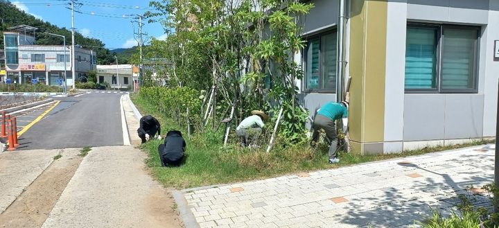 [진주=뉴시스]진주준법지원센터, 사회봉사 실시.(사진=진주준법지원센터 제공).2026.07.22.photo@newsis.com *재판매 및 DB 금지