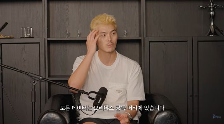 [서울=뉴시스] 전 국가대표 골키퍼 김영광이 유튜브 채널 '피지컬갤러리'에 출연해 차기 축구대표팀 감독 선임과 한국 축구의 발전 방향에 대한 의견을 밝히고 있다. (사진=유튜브 채널 '피지컬갤러리' 캡처)