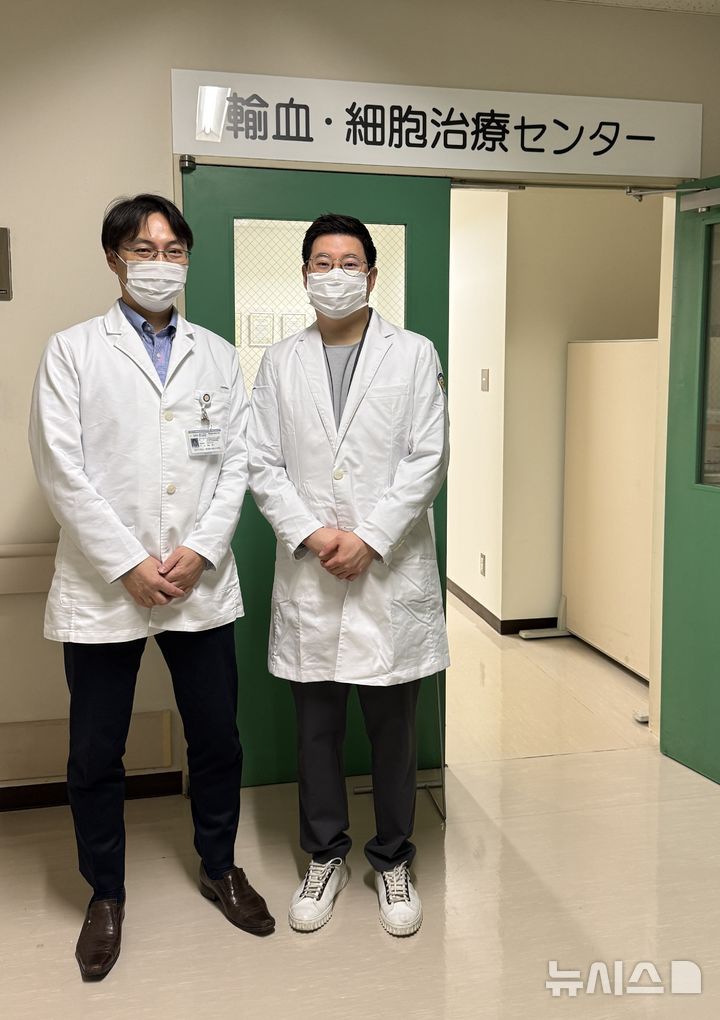 [서울=뉴시스] 오가노이드사이언스는 일본 과학도쿄대학 (Institute of Science Tokyo, IST) 류이치 오카모토(Ryuichi Okamoto) 교수(사진 왼쪽) 연구팀과 장 오가노이드 재생치료제 공동개발을 본격 추진한다고 밝혔다. 사진 오른쪽은 이경진 오가노이드사이언스 CTO. (사진=오가노이드사이언스 제공) 2026.07.22. photo@newsis.com