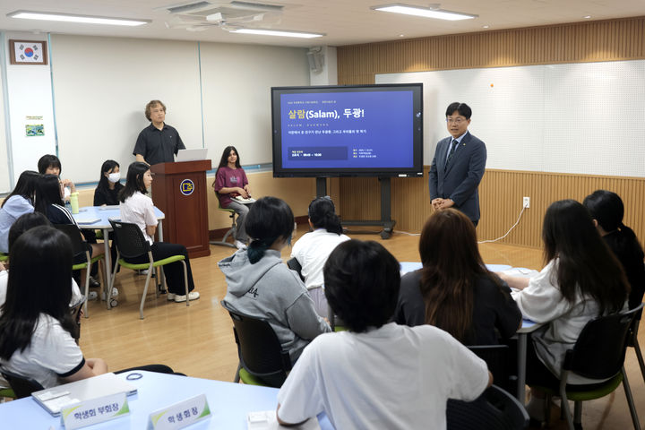[울산=뉴시스] 조용식 울산시교육감이 22일 두광중에서 열린 '성장 나눔의 날' 행사에 참석해 인사말을 하고있다. (사진=울산시교육청 제공) 2026.07.22 photo@newsis.com *재판매 및 DB 금지