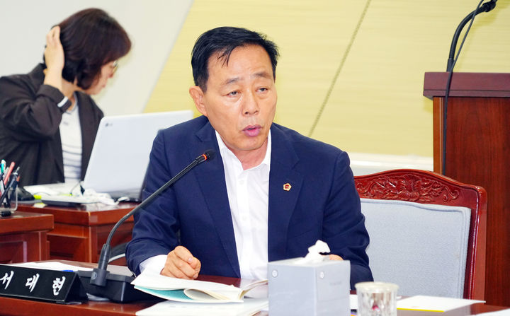 [무안=뉴시스] 서대현 전남광주특별시의원(여수2·더불어민주당)이 문화관광체육위원회에서 질의하고 있다. (사진=시의회 제공) photo@newsis.com *재판매 및 DB 금지