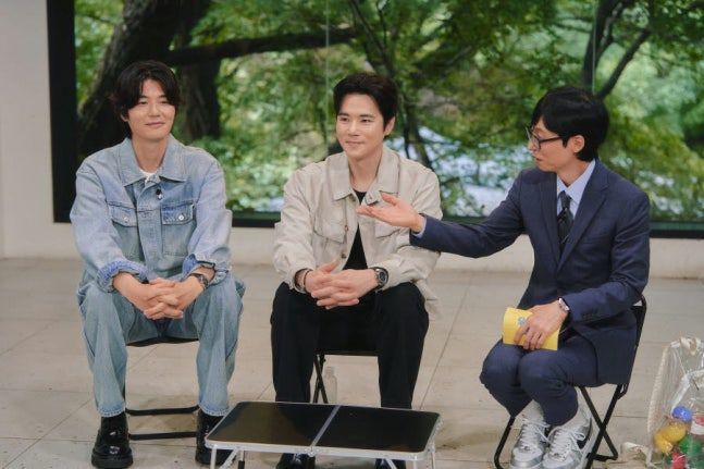 [서울=뉴시스] 22일 오후 8시45분 방송되는 tvN 예능 프로그램 '유 퀴즈 온 더 블럭' 352회에는 김강우와 기성용이 출연한다. (사진= tvN) 2026.07.22. photo@newsis.com *재판매 및 DB 금지
