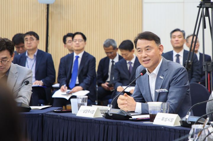 최현덕 남양주시장이 22일 열린 민선 9기 도지사-시장·군수 간담회에서 발언을 하고 있다. (사진=남양주시 제공) photo@newsis.com *재판매 및 DB 금지