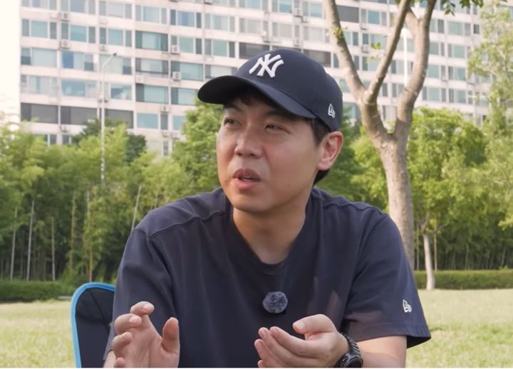 [서울=뉴시스] 황현희가 유튜브 채널 '이홍렬TV'에 출연해 현재 증시와 투자 원칙에 대한 자신의 견해를 밝혔다. (사진='이홍렬TV' 유튜브 채널 캡처)