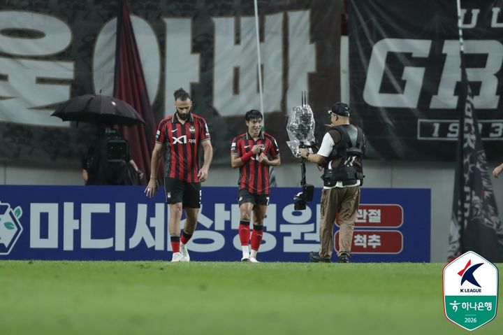 [서울=뉴시스] 프로축구 K리그1 FC서울의 정승원(오른쪽 2번째). (사진=한국프로축구연맹 제공) 