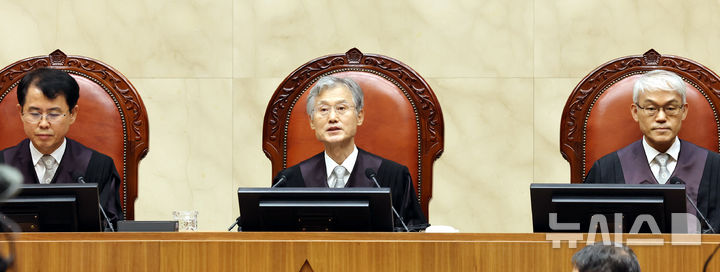 [서울=뉴시스] 박영태 기자 = 조희대 대법원장이 22일 서울 서초구 대법원에서 열린 대법원 전원합의체 선고에 참석해 발언하고 있다. 대법원은 이날 훈련 중 부대원 3명 앞에서 대위를 모욕한 해군 상사의 상관모욕 혐의 사건 등을 선고한다.?2026.07.22. since1999@newsis.com