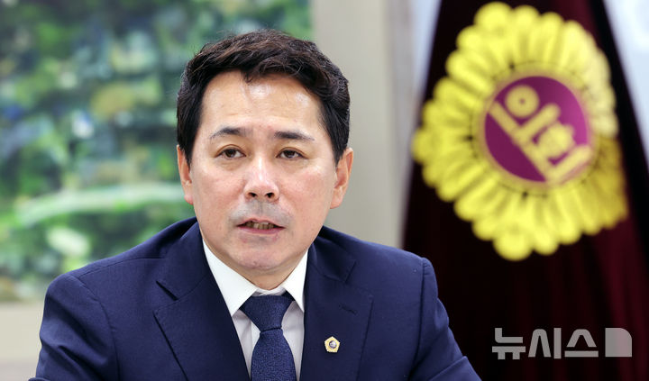 [서울=뉴시스] 박주성 기자 = 임만균 서울시의회 의장이 22일 서울 중구 서울시의회 의장실에서 뉴시스와 인터뷰를 하고 있다. 2026.07.27. park7691@newsis.com