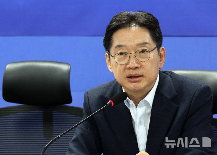 [서울=뉴시스] 고범준 기자 = 김경수 대통령 직속 지방시대위원회 위원장이 22일 서울 여의도 국회 의원회관에서 열린 3대 메가프로젝트 관련 당정협의에서 발언하고 있다. 2026.07.22. bjko@newsis.com