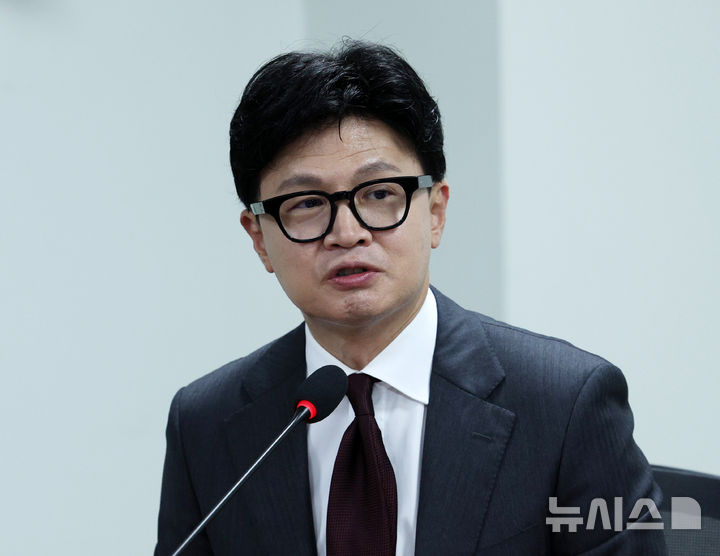 [서울=뉴시스] 고범준 기자 = 한동훈 무소속 의원이 22일 서울 여의도 국회 의원회관에서 열린 K-양극화 시대, 자산·소득 쏠림의 고착화와 제도적 대응 방안 정책토론회에서 발언하고 있다. 2026.07.22. bjko@newsis.com