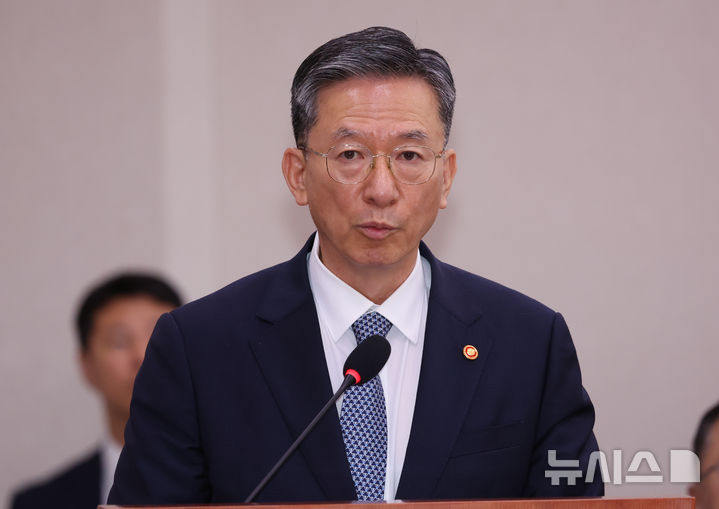 [서울=뉴시스] 김근수 기자 = 정성호 법무부 장관이 22일 서울 여의도 국회에서 열린 제437회국회(임시회) 법제사법위원회 제3차 전체회의에서 발언하고 있다. 2026.07.22. ks@newsis.com