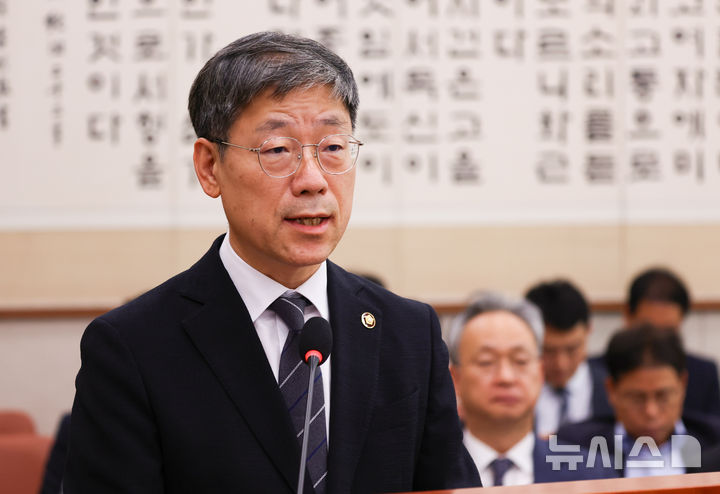 [서울=뉴시스] 김근수 기자 = 노경필 법원행정처장이 지난달 22일 서울 여의도 국회에서 열린 제437회국회(임시회) 법제사법위원회 제3차 전체회의에서 발언하고 있다. 2026.08.19. ks@newsis.com