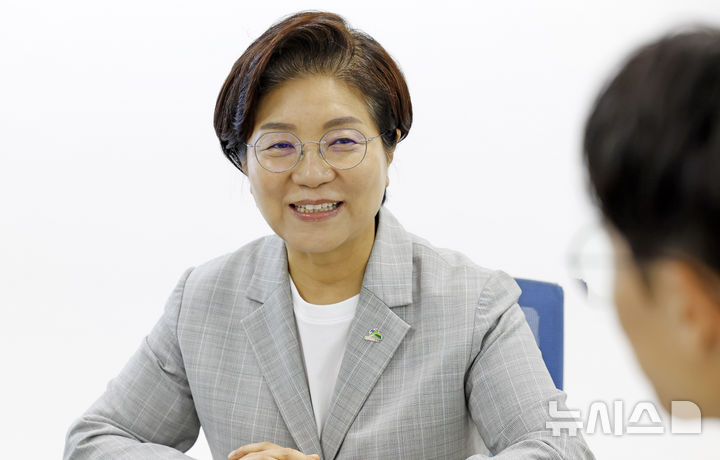 [서울=뉴시스] 김혜진 기자 = 김미경 은평구청장이 22일 오후 서울 은평구 은평구청에서 뉴시스와 인터뷰를 하고 있다. 2026.07.22. jini@newsis.com