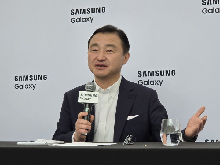 [런던=뉴시스] 노태문 삼성전자 대표이사겸 DX부문 사장이 22일(현지 시간) 영국 런던 올드 빌링스게이트에서 개최된 갤럭시 언팩 행사 직후 기자간담회에서 발언하고 있다. (사진=2026 갤럭시 언팩 기자단) 2026.07.22. photo@newsis.com *재판매 및 DB 금지