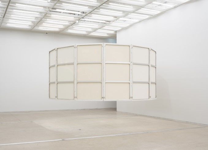 전현선, 〈보이지 않는 그림〉, 2026, 캔버스에 수채, 200 x 100 cm (14). 국립현대미술관 제공. 사진_ 홍철기. *재판매 및 DB 금지