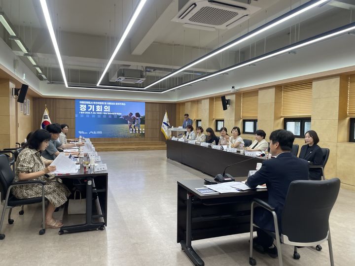 [안산=뉴시스] 허남석 경기 안산시 부시장이 22일 시청 1회의실에서 진행된 '아동친화도시 추진위원회 및 아동권리 대변인 정기회의'를 주재하고 있다. (사진=안산시 제공) 2026.07.23. photo@newsis.com *재판매 및 DB 금지