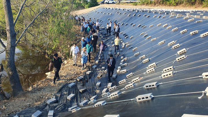 [울산=뉴시스] 지난 20일 김상욱 울산시장이 최근 불법 폐기물 매립으로 논란이 된 울주군 두서면 내와리 현장을 둘러보고 대책 마련을 지시했다. (사진=울산환경운동연합 제공) 2026.07.23. photo@newsis.com *재판매 및 DB 금지